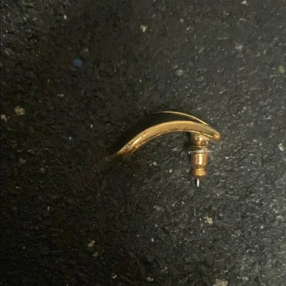 Trifari vintage 90s Black and Gold Earrings - Picture 3 of 7